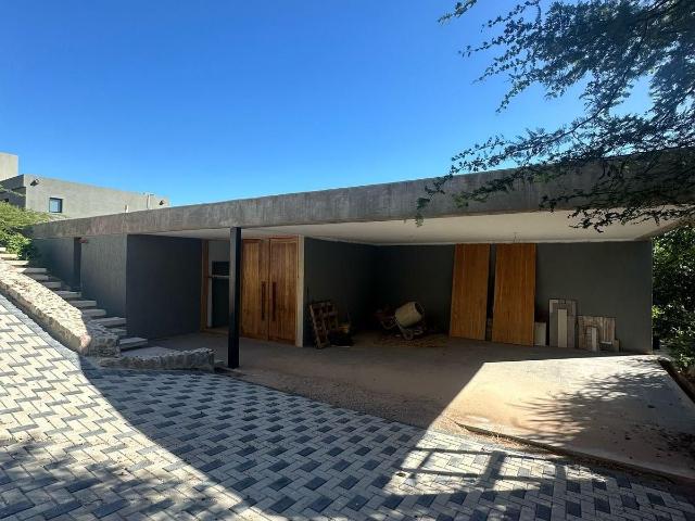 Venta de espectacular Casa 4 ambientes en La Calera