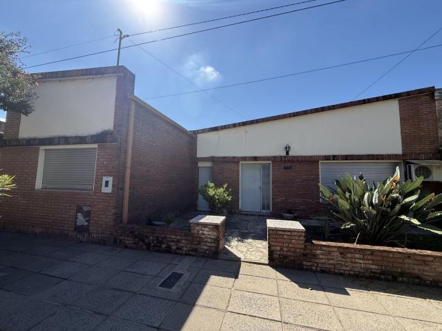 Venta de espectacular Casa 4 ambientes en La Esperanza