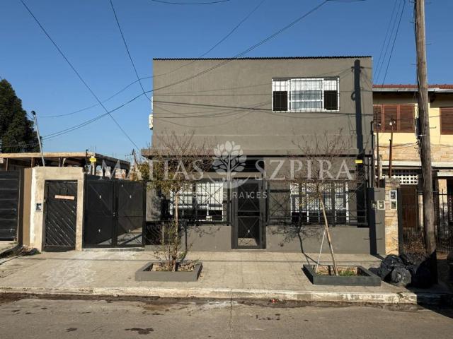 Venta de espectacular Casa 4 ambientes en La Matanza González Catán