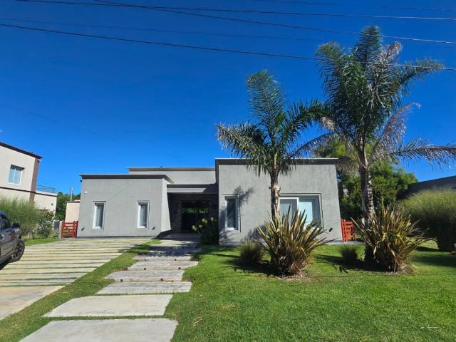 Venta de espectacular Casa 4 ambientes en La Matanza Virrey del Pino