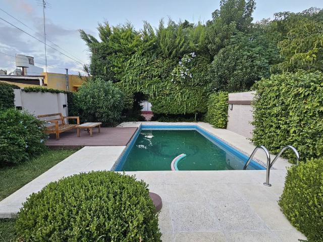 Venta de espectacular Casa 4 ambientes en La Plata
