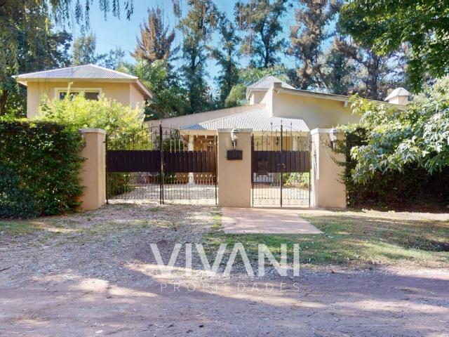 Venta de espectacular Casa 4 ambientes en La Plata Villa Elisa