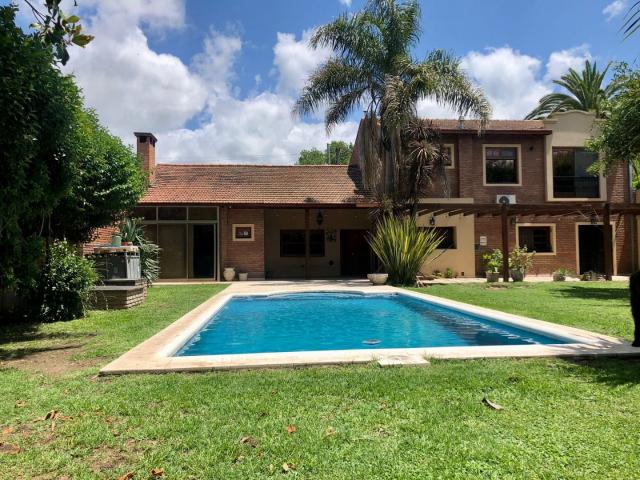 Venta de espectacular Casa 4 ambientes en La Plata Villa Elisa