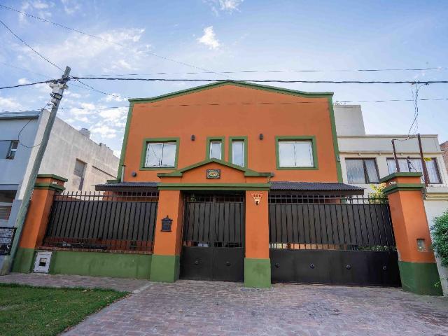 Venta de espectacular Casa 4 ambientes en La Plata Manuel B Gonnet