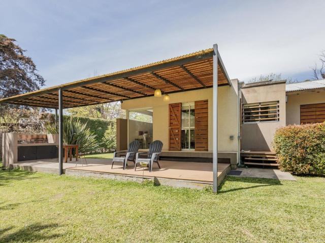 Venta de espectacular Casa 4 ambientes en La Plata City Bell