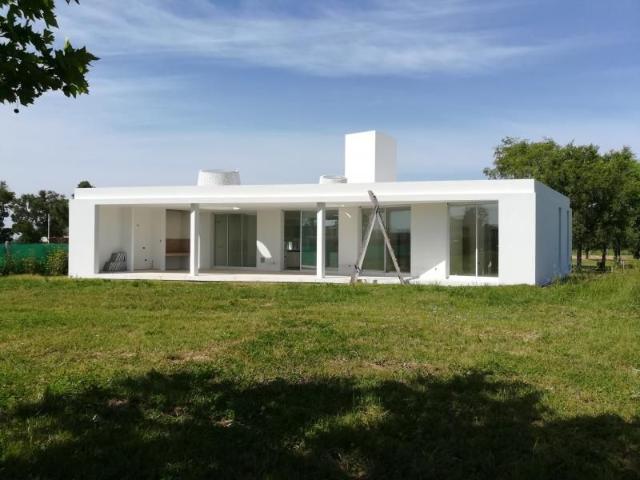 Venta de espectacular Casa 4 ambientes en La Plata Los Hornos