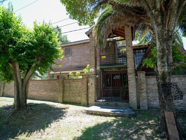 Venta de espectacular Casa 4 ambientes en La Plata Manuel B Gonnet