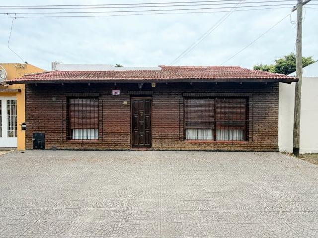 Venta de espectacular Casa 4 ambientes en La Plata Ringuelet