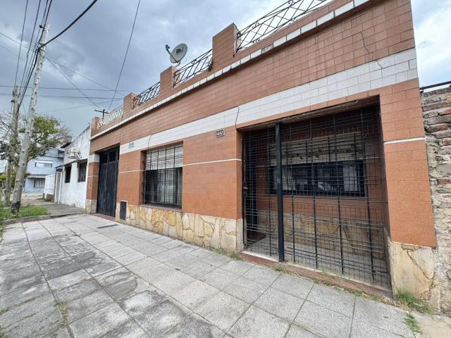 Venta de espectacular Casa 4 ambientes en Lanús