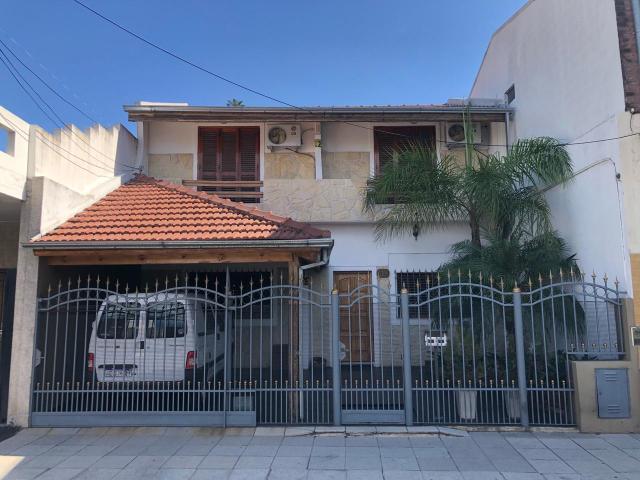 Venta de espectacular Casa 4 ambientes en Lanús Valentín Alsina