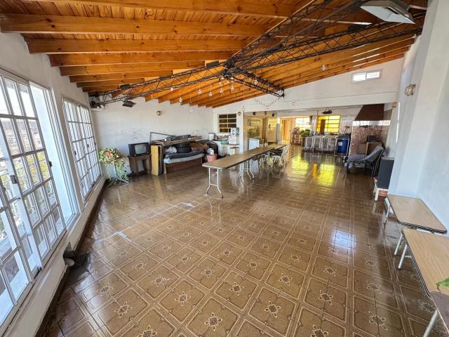 Venta de espectacular Casa 4 ambientes en Lanús Lanús Este