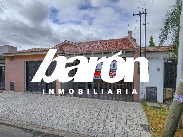 Venta de espectacular Casa 4 ambientes en Lanús Remedios de Escalada