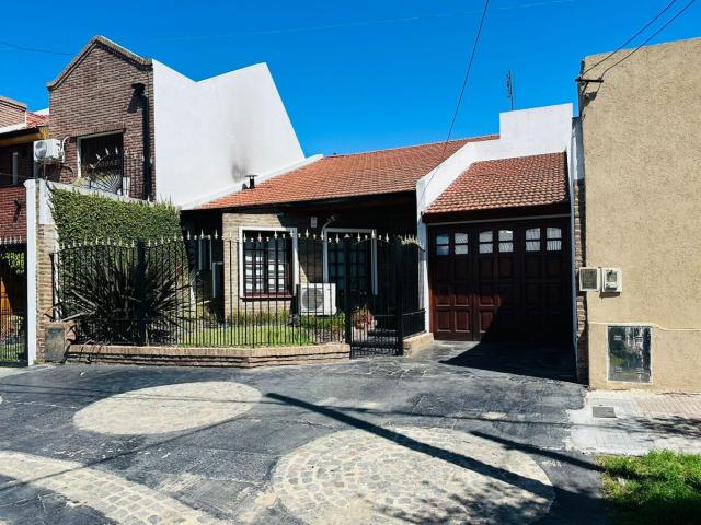 Venta de espectacular Casa 4 ambientes en Lanús Remedios de Escalada