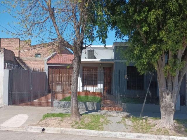 Venta de espectacular Casa 4 ambientes en Lomas de Zamora