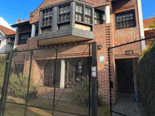 Venta de espectacular Casa 4 ambientes en Lomas de Zamora