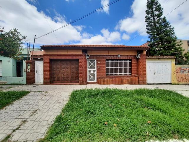 Venta de espectacular Casa 4 ambientes en Lomas de Zamora