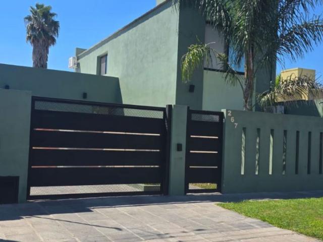Venta de espectacular Casa 4 ambientes en Luján