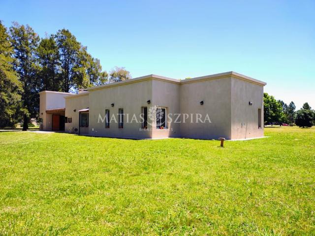 Venta de espectacular Casa 4 ambientes en Luján