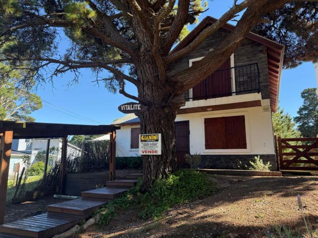 Venta de espectacular Casa 4 ambientes en Mar Azul
