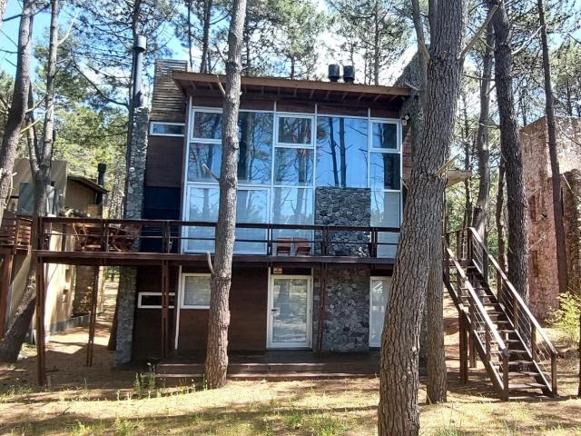 Venta de espectacular Casa 4 ambientes en Mar de las Pampas