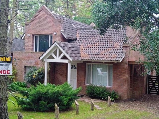Venta de espectacular Casa 4 ambientes en Mar de las Pampas
