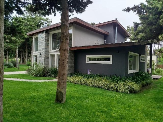 Venta de espectacular Casa 4 ambientes en Mar de las Pampas