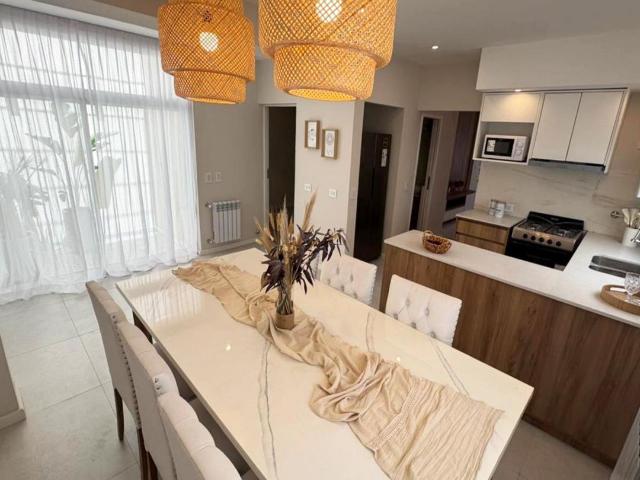 Venta de espectacular Casa 4 ambientes en Mar del Plata