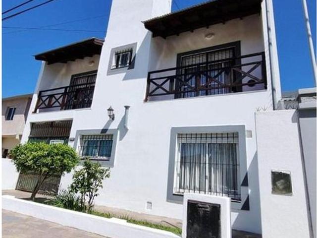 Venta de espectacular Casa 4 ambientes en Miramar