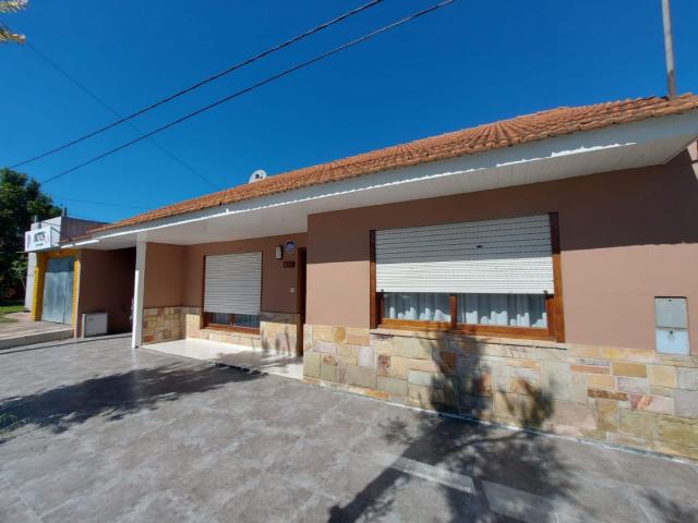 Venta de espectacular Casa 4 ambientes en Miramar