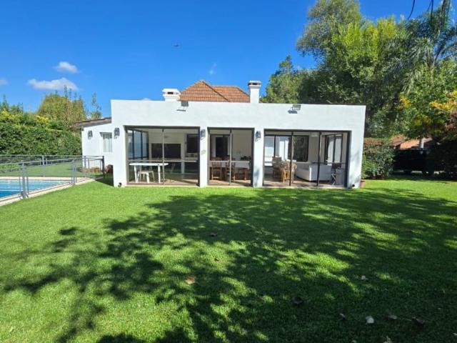 Venta de espectacular Casa 4 ambientes en Moreno