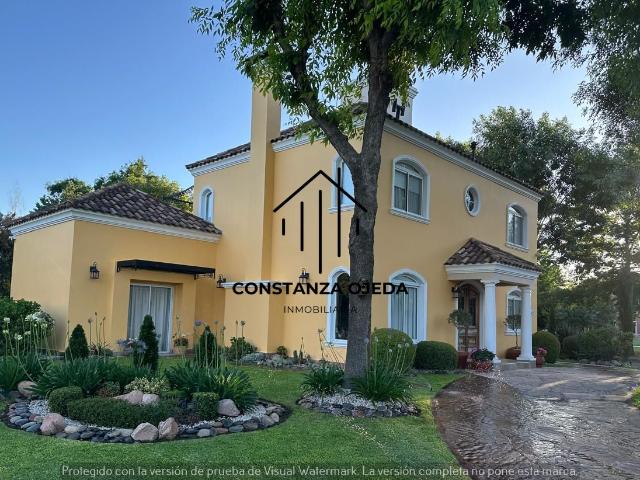 Venta de espectacular Casa 4 ambientes en Moreno