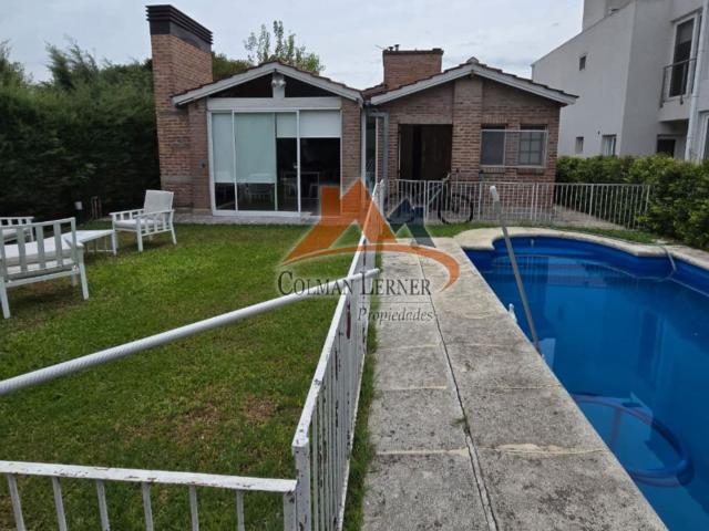 Venta de espectacular Casa 4 ambientes en Moreno