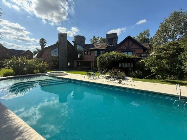 Venta de espectacular Casa 4 ambientes en Moreno