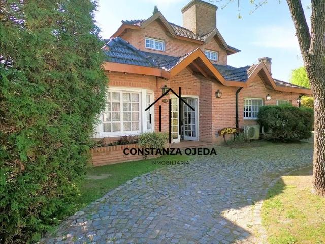 Venta de espectacular Casa 4 ambientes en Moreno