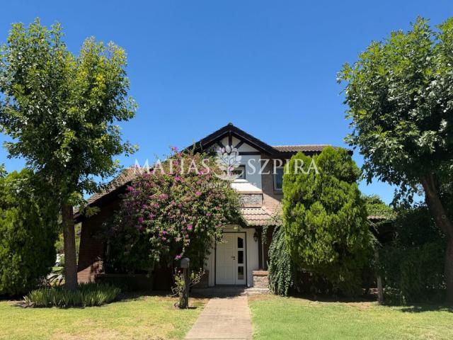 Venta de espectacular Casa 4 ambientes en Moreno