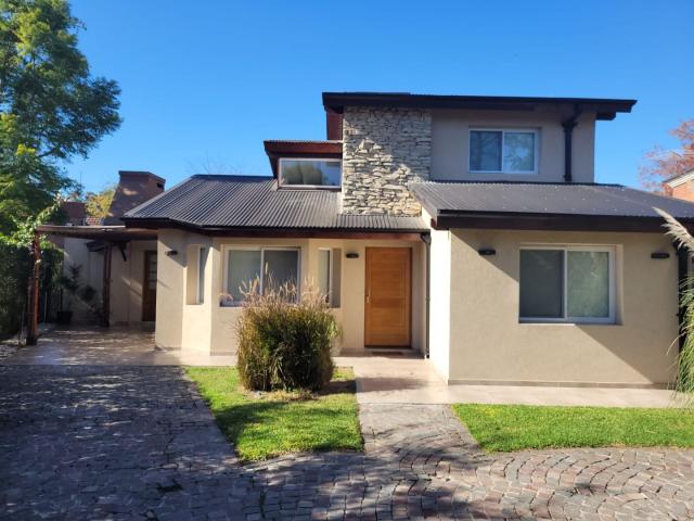 Venta de espectacular Casa 4 ambientes en Moreno