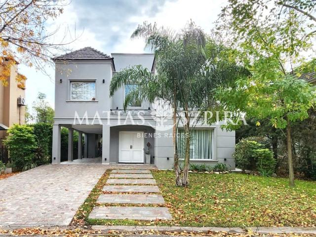 Venta de espectacular Casa 4 ambientes en Moreno