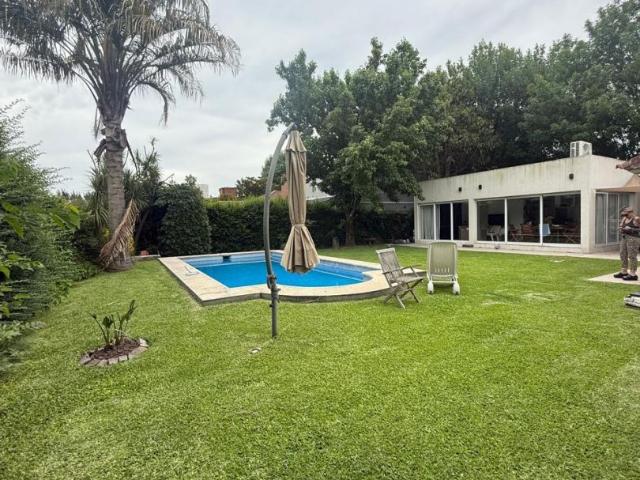 Venta de espectacular Casa 4 ambientes en Moreno