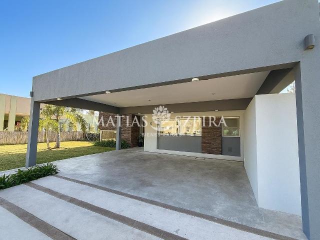 Venta de espectacular Casa 4 ambientes en Moreno