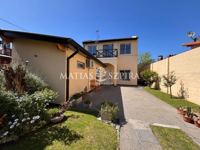 Venta de espectacular Casa 4 ambientes en Moreno
