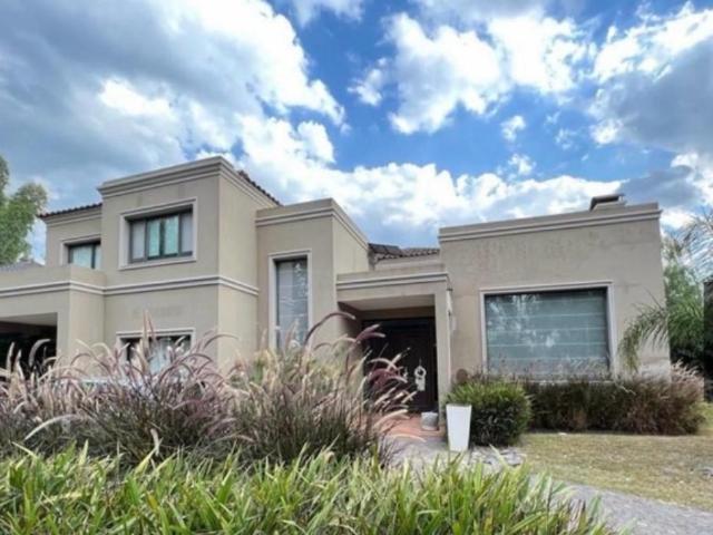 Venta de espectacular Casa 4 ambientes en Moreno
