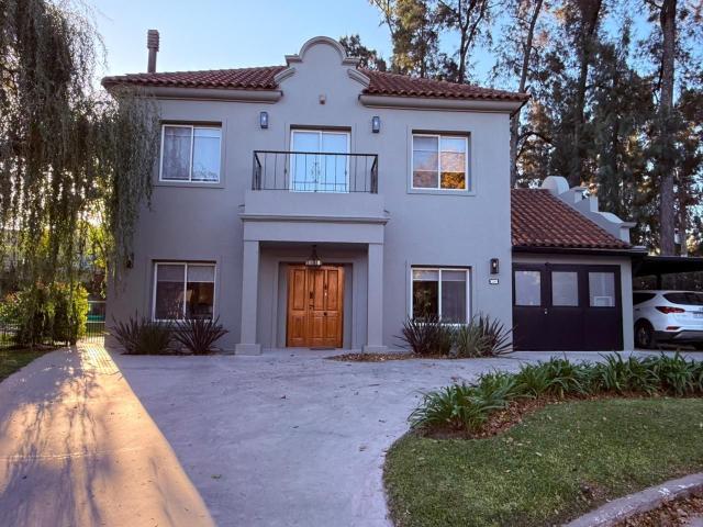 Venta de espectacular Casa 4 ambientes en Moreno