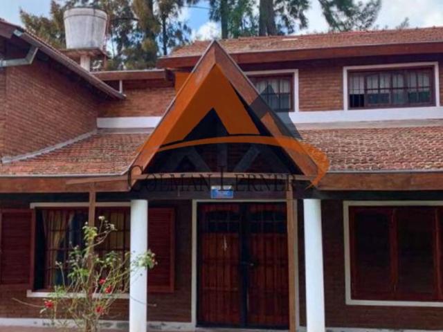 Venta de espectacular Casa 4 ambientes en Moreno Francisco Alvarez