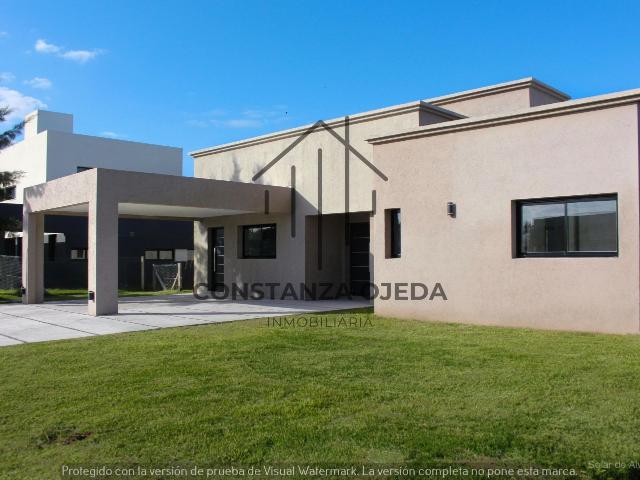 Venta de espectacular Casa 4 ambientes en Moreno Francisco Alvarez