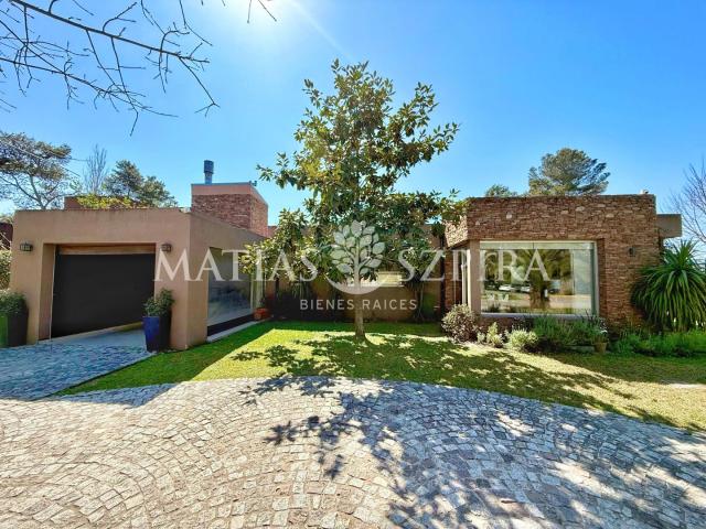 Venta de espectacular Casa 4 ambientes en Moreno Francisco Alvarez