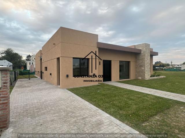 Venta de espectacular Casa 4 ambientes en Moreno Francisco Alvarez