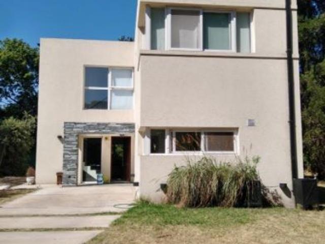 Venta de espectacular Casa 4 ambientes en Moreno Paso del Rey