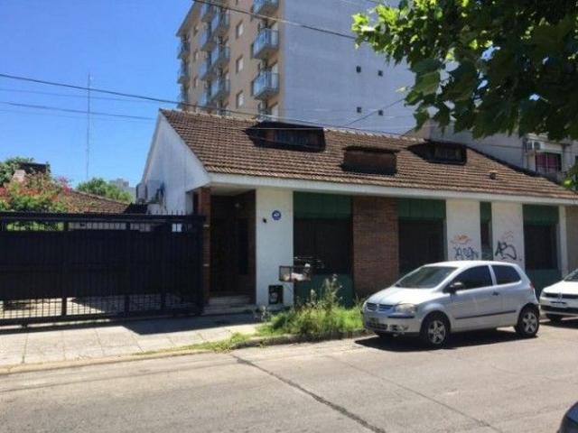 Venta de espectacular Casa 4 ambientes en Morón