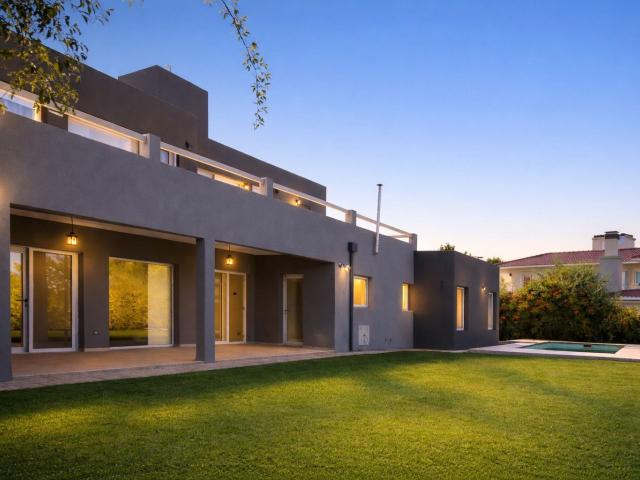 Venta de espectacular Casa 4 ambientes en Neuquén