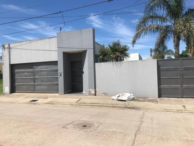 Venta de espectacular Casa 4 ambientes en Nogoyá